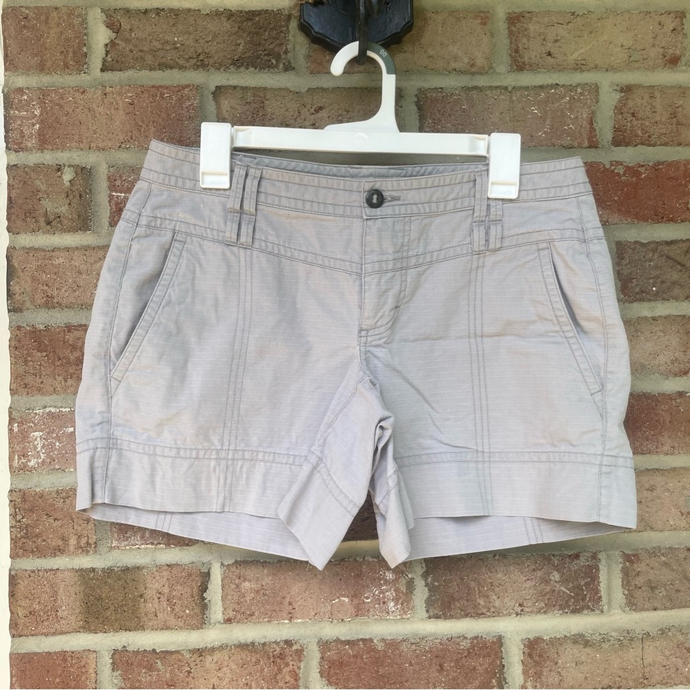 North Face beige tan active hiking shorts Like New 10